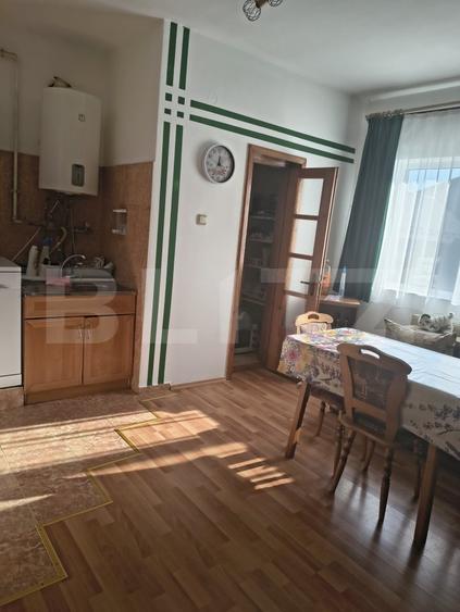 Casă individuală cu 6 camere cu Canalizare în Vest