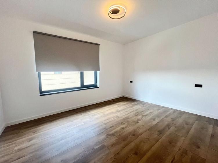 Duplex cu 4 camere cu Canalizare în Aradului