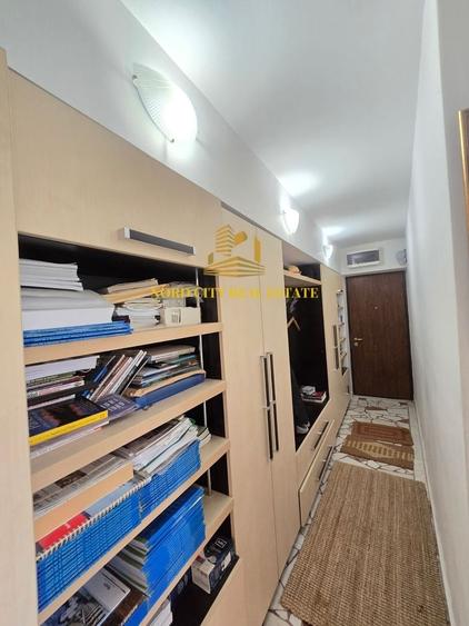 Apartament cu 3 camere semidecomandat în Titulescu