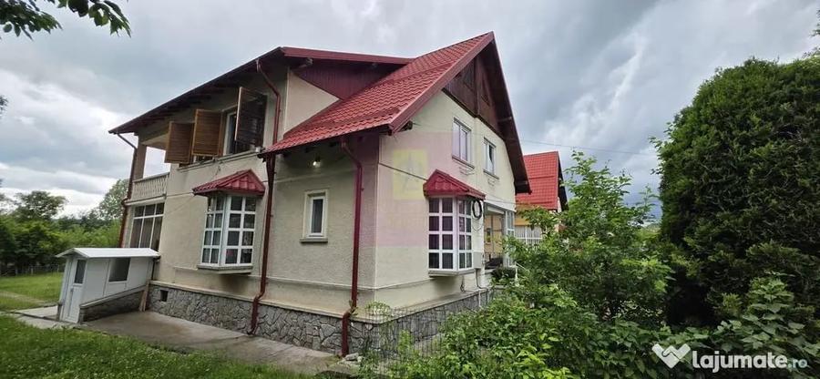 Casă cu 6 camere cu Teren 1000 Mp în Cornu