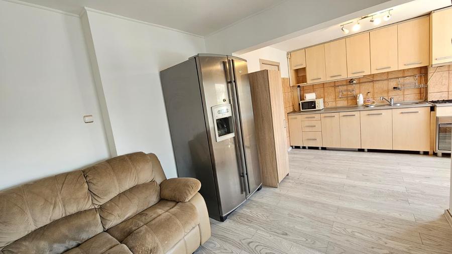 Apartament cu 3 camere decomandat în Centrul Civic
