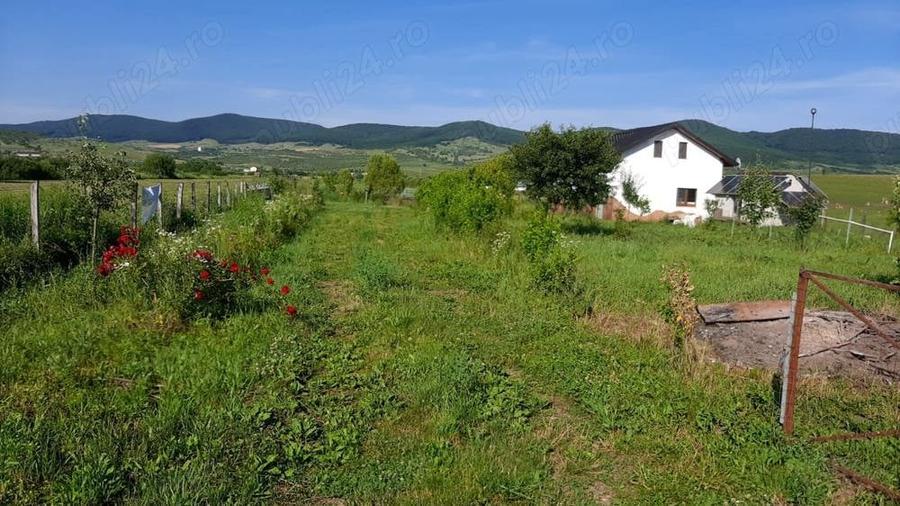 Casă cu 6 camere în Herina