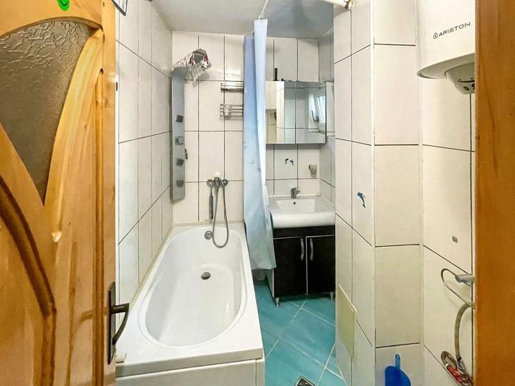 Apartament cu 3 camere decomandat, mobilat în Crihala
