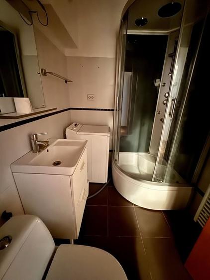 Apartament cu 4 camere decomandat în Aleea Trandafirilor