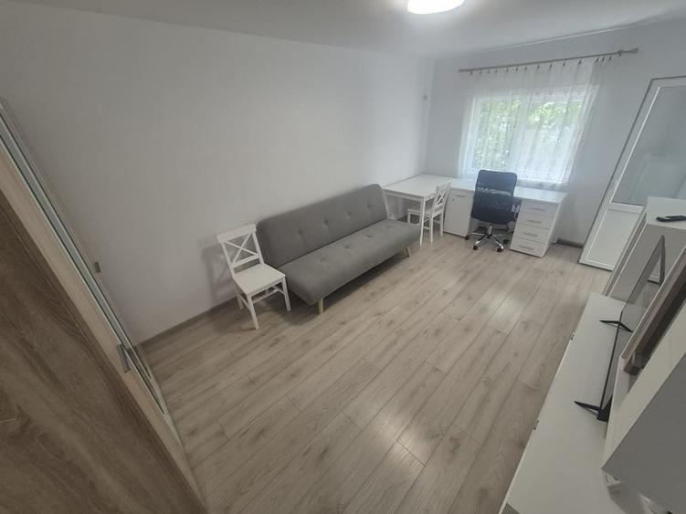 Apartament cu 2 camere decomandat în Podul de Fier