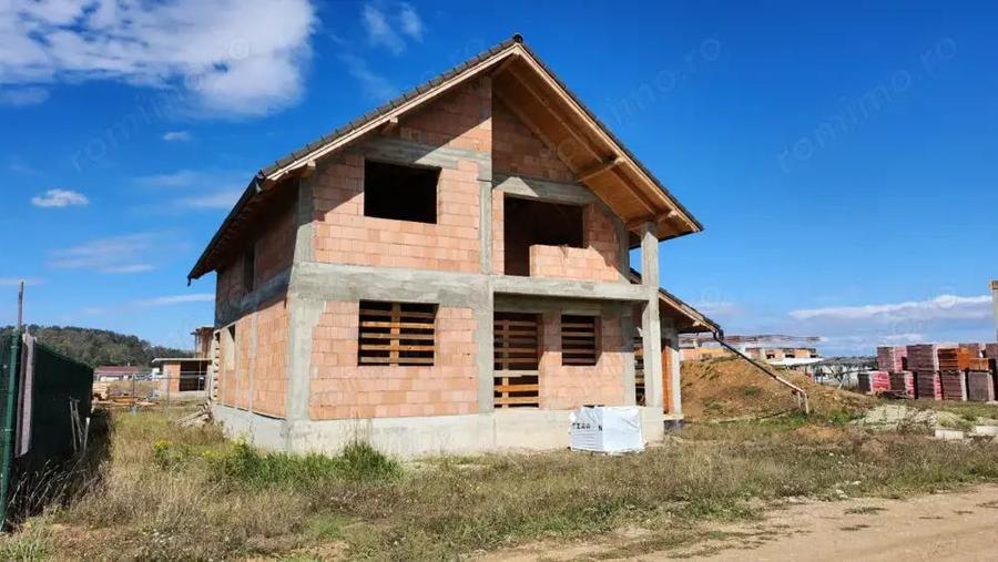 Casa la rosu in Sanpetru - zona Livada - 4