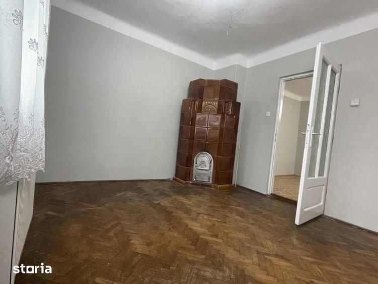 Casă cu 4 camere cu Teren 197 Mp în Central