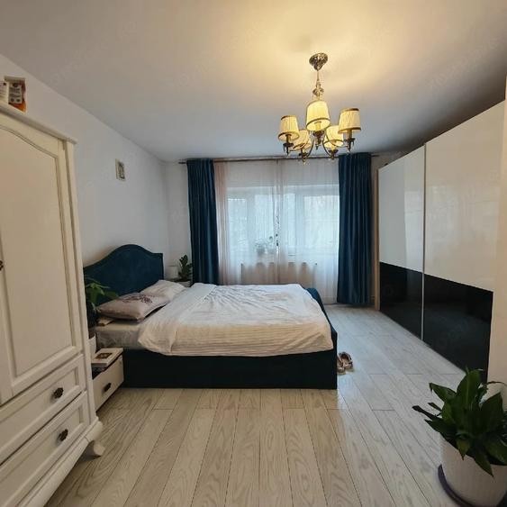 Apartament cu 3 camere decomandat, mobilat în Steaua