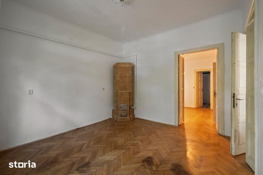 Casă cu 7 camere cu Teren 330 Mp în Dorobanți