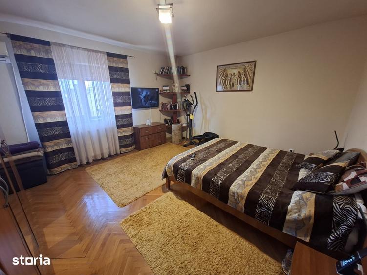 Casă cu 5 camere cu Teren 704 Mp în Titulescu