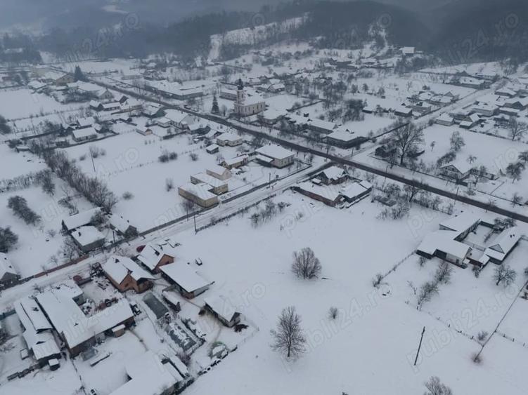 Teren de 3036 mp, în Petriș