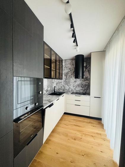 Apartament cu 3 camere, mobilat în P-ța Unirii