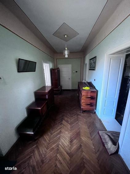 Casă cu 3 camere în Central