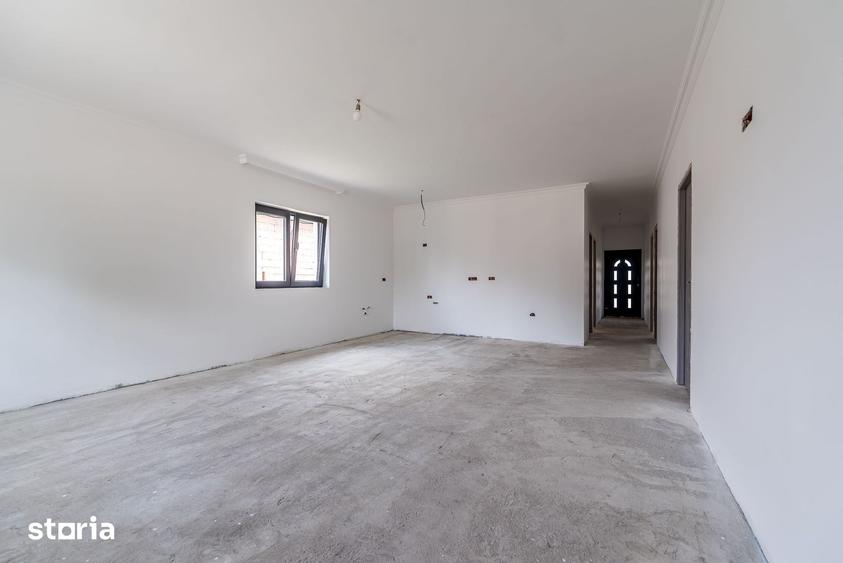 Casă cu 4 camere cu Teren 511 Mp în Grădiște