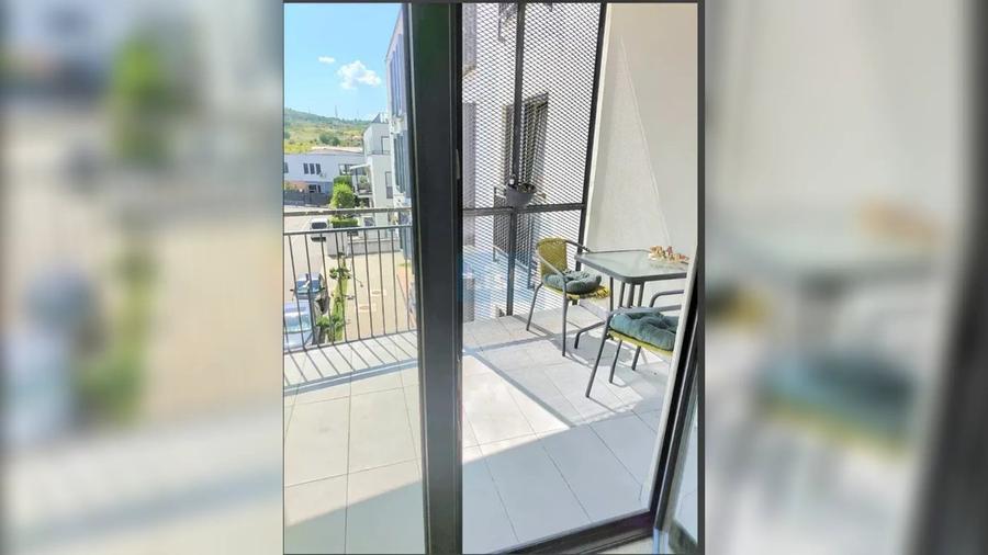 Apartament cu 3 camere semidecomandat în Borhanci