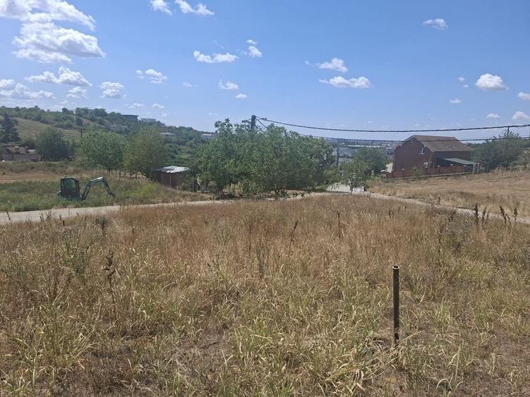 Teren de 675 mp, în Oncea