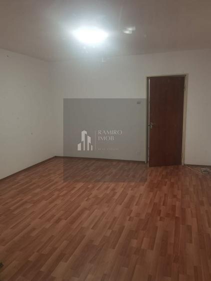 Garsonieră decomandată în Apărătorii Patriei