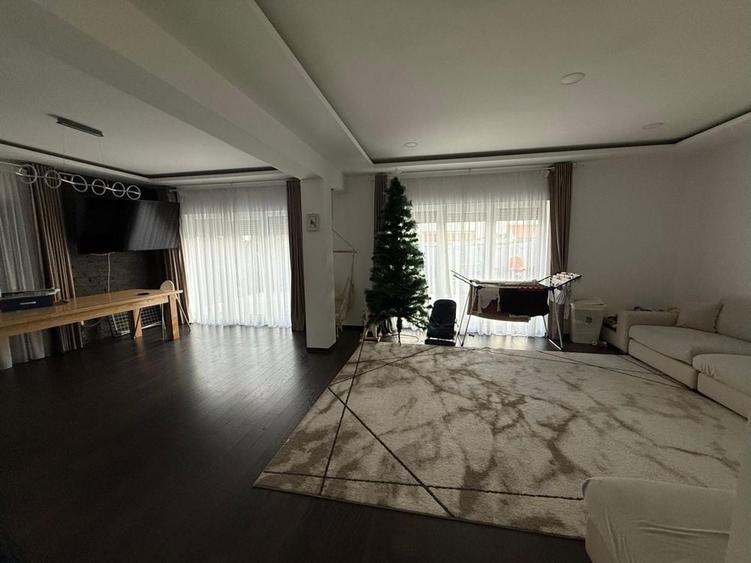 Casă cu 4 camere în Central