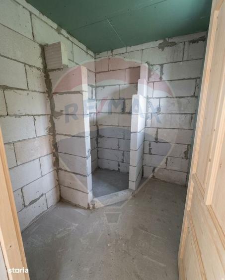 Casă cu 4 camere în Moldovenești