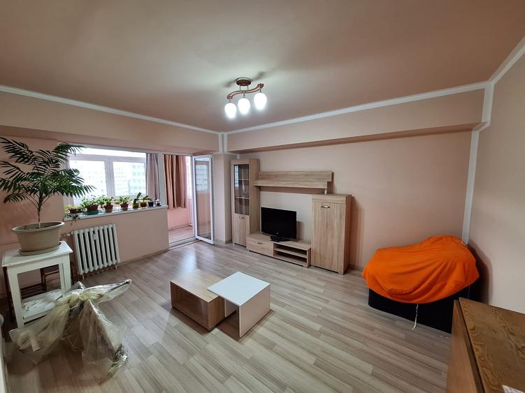 Apartament cu 3 camere decomandat în Colentina