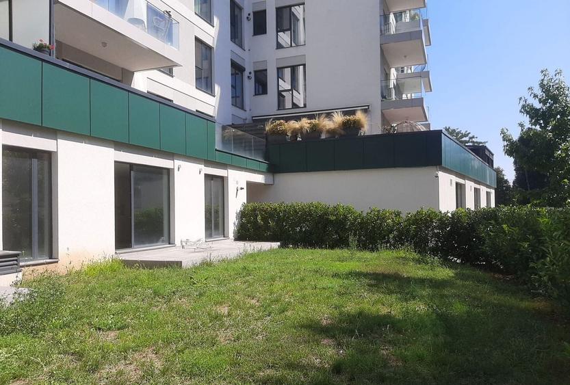 Apartament cu 5 camere decomandat în Dămăroaia
