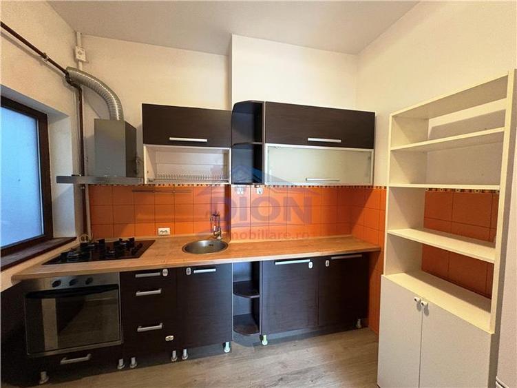 Apartament cu 3 camere semidecomandat, mobilat în Unirii