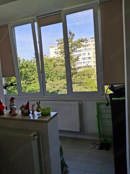 Apartament cu 3 camere semidecomandat în Exterior Vest