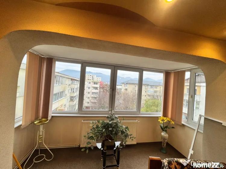 Apartament cu 4 camere decomandat, mobilat în Central