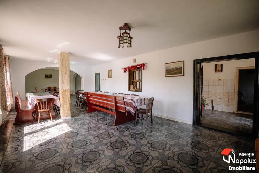 Casă individuală cu 9 camere cu Teren 8223 Mp în Mărgău