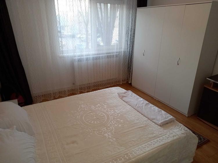 Apartament cu 2 camere decomandat în Casa de Cultură