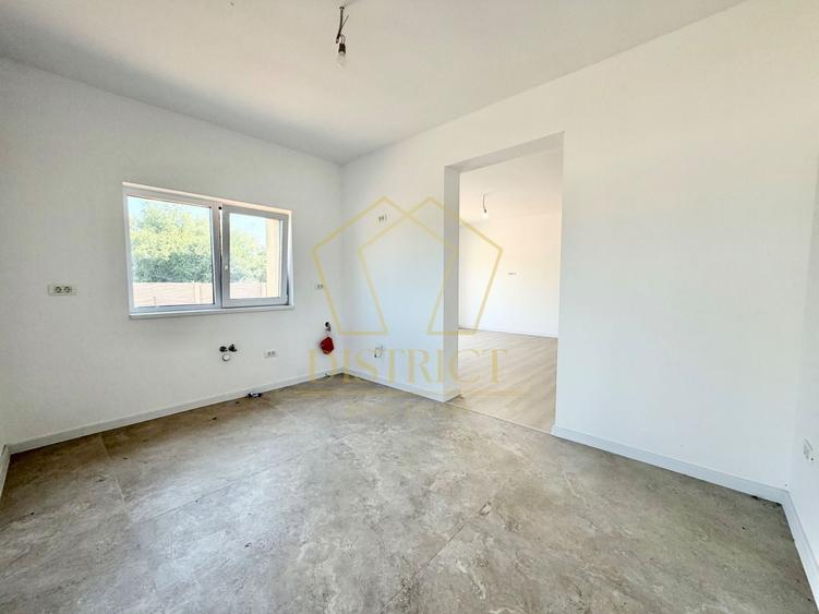 Duplex cu 5 camere cu Canalizare în Ghiroda