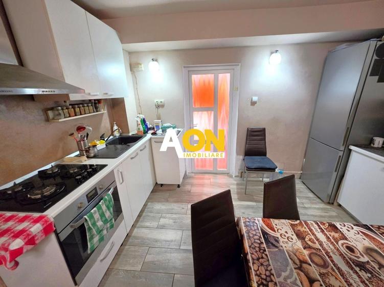Casă individuală cu 8 camere cu Canalizare în Central
