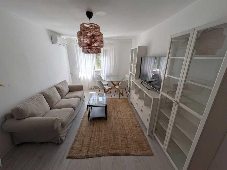 Apartament cu 3 camere decomandat în Canta