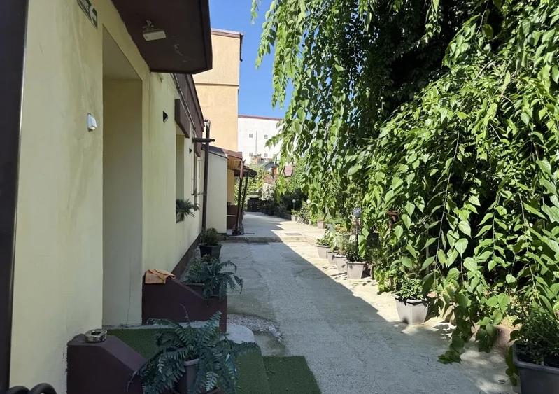 Casă individuală cu 7 camere cu Canalizare în Grozăvești