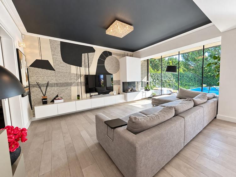 Casă individuală cu 7 camere cu Piscina în Iancu Nicolae