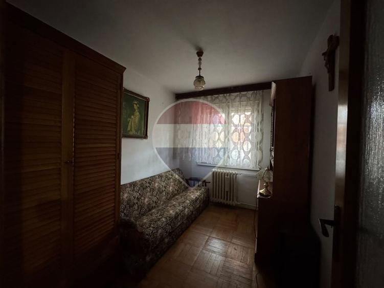 Apartament cu 3 camere semidecomandat, mobilat în Podgoria