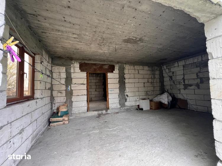 Casă cu 4 camere cu Teren 2244 Mp în Măciuca