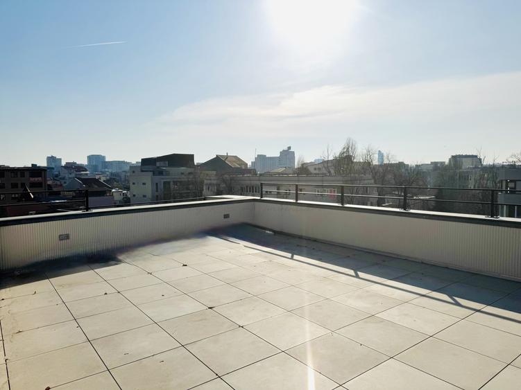 Casă individuală cu 15 camere cu Canalizare în Floreasca