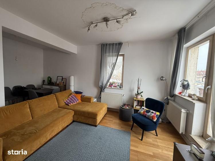 Apartament cu 3 camere decomandat în Romană