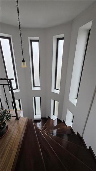 Casă cu 6 camere cu Teren 664 Mp în 1 Mai