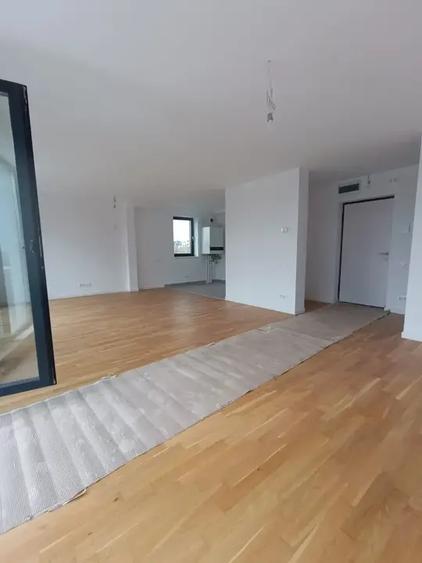 Apartament cu 3 camere decomandat în Sisești