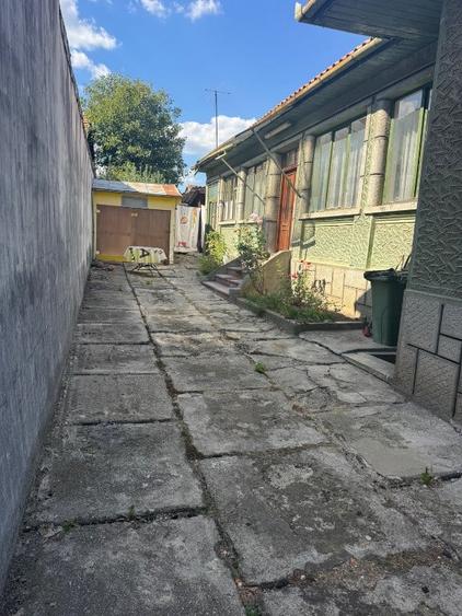 Casă cu 4 camere cu Teren 100 Mp în Caragiale
