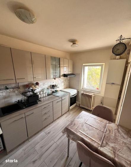 Apartament cu 3 camere decomandat în Est