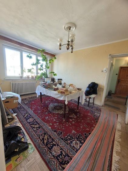 Apartament cu 4 camere semidecomandat în Hipodrom