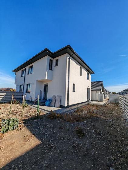 Duplex cu 4 camere cu Canalizare în Tărlungeni
