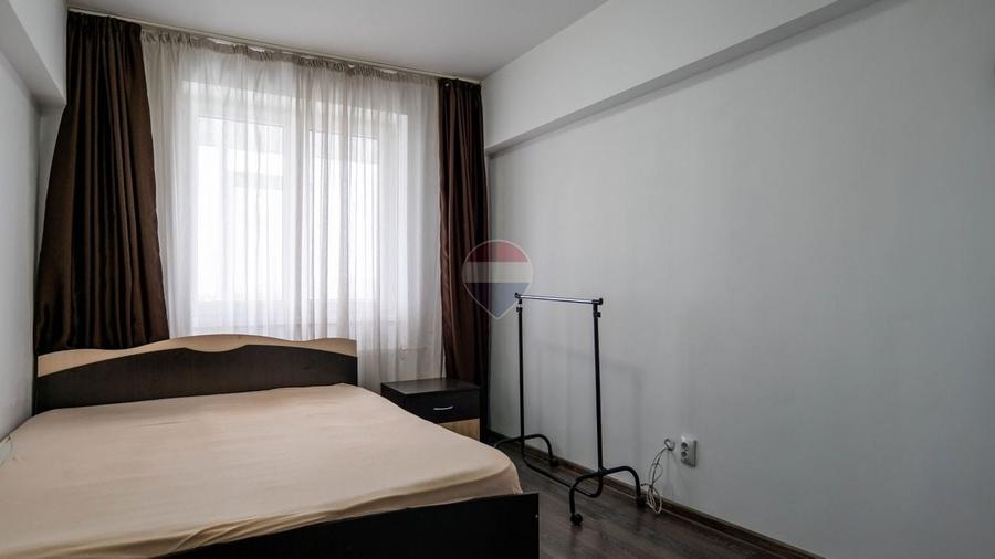 Apartament cu 3 camere decomandat, mobilat în Periferie