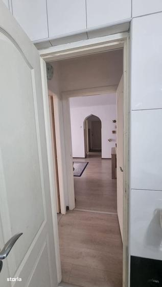 Apartament cu 3 camere semidecomandat în Prisăcani
