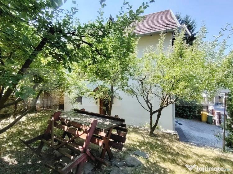 Casă cu 5 camere cu Teren 226 Mp în Sovata