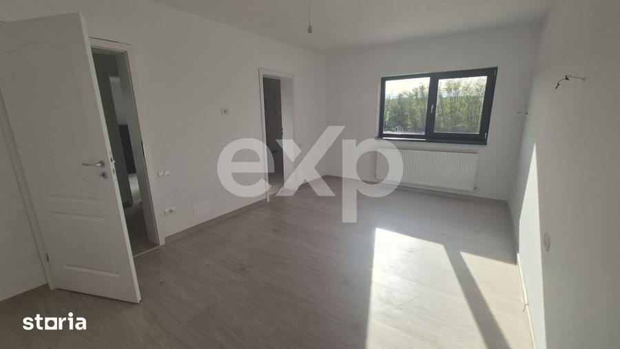 Casă cu 5 camere cu Teren 563 Mp în Albota