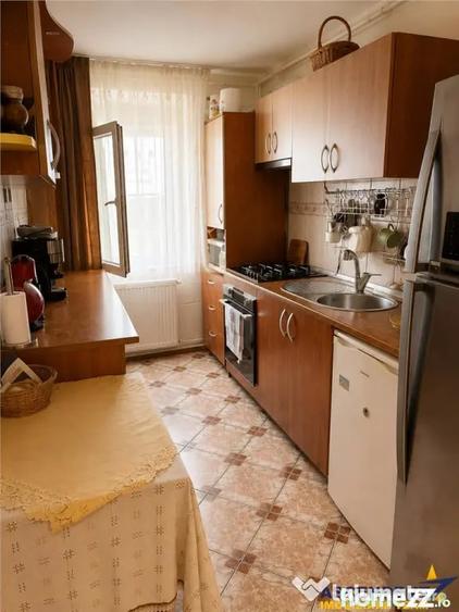Apartament cu 3 camere decomandat în Județean